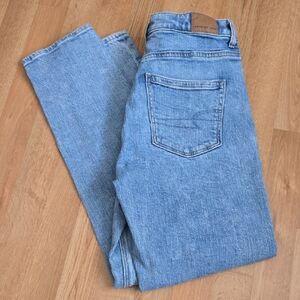 American Eagle MOM Jeans Light Blue Denim Jeans Sz 0